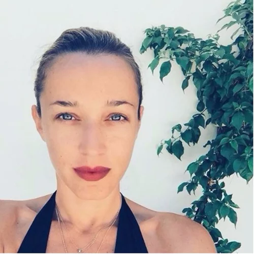 Κάτια Ζυγούλη: Στο κρεβάτι χωρίς ίχνος μακιγιάζ