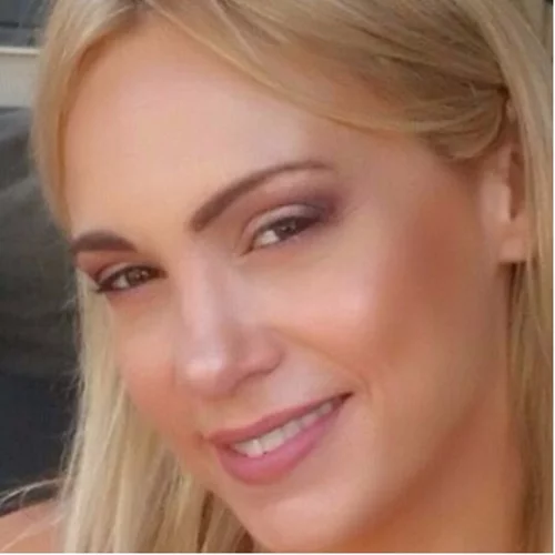 Λίνα Σακκά: Ποζάρει στην παραλία χωρίς ρετούς