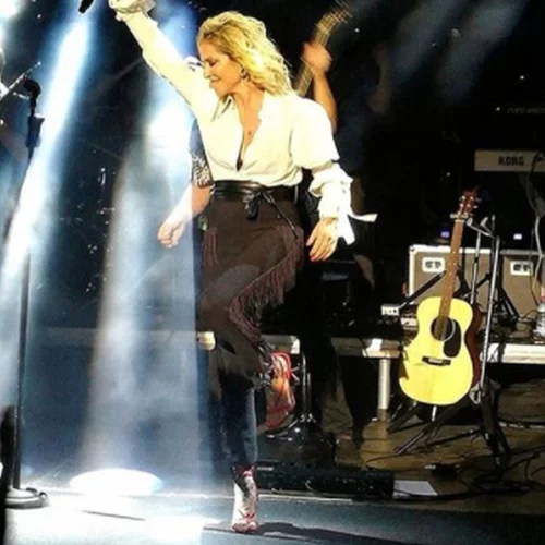 Άννα Βίσση: Εντυπωσιακή εμφάνιση στη Μύκονο