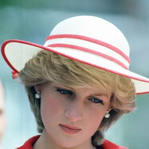 Shy Di Blush: Μια νέα τεχνική μακιγιάζ, εμπνευσμένη από την πριγκίπισσα Diana!