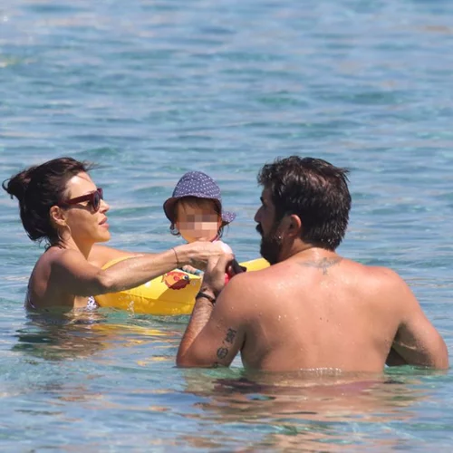 Σίσσυ Φειδά: Στη Μύκονο μαζί με τον Γιώργο Ανδρίτσο και την κόρη της