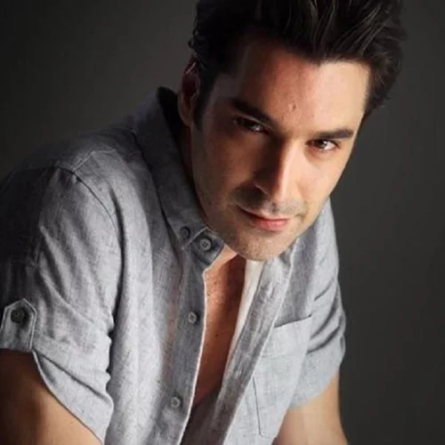 Χριστόφορος Παπακαλιάτης: Δείτε τον στην παραλία κατά τη διάρκεια των διακοπών του