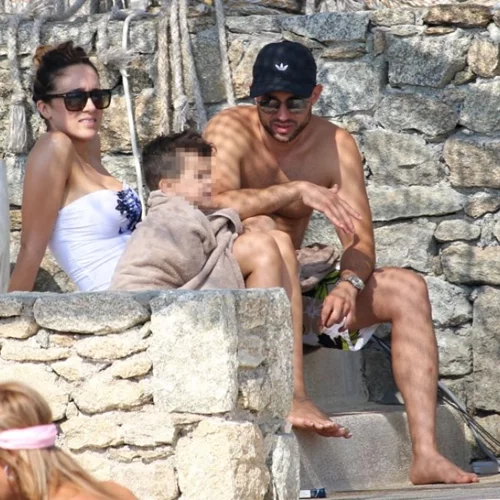 Καλομοίρα: Στη Μύκονο με τον Γιώργο Μπουσάλη & τα παιδιά τους