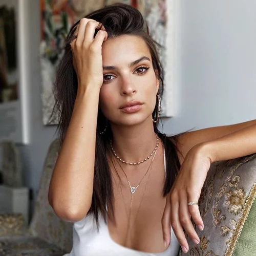 Emily Ratajkowski | Βρίσκεται στη Μύκονο για τις διακοπές της