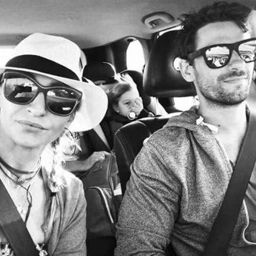 Ρούλα Ρέβη - Αποστόλης Τότσικας: Διακοπές μαζί με τα δίδυμα