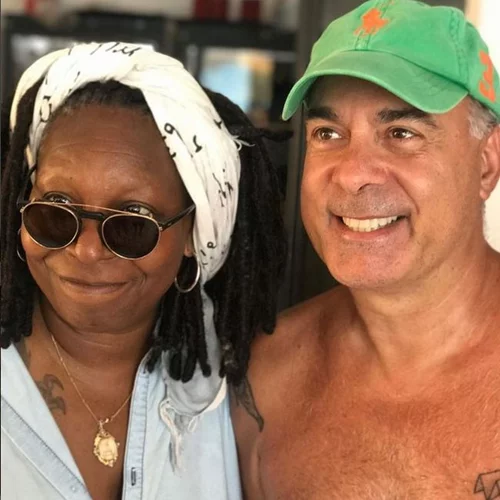 Φώτης Σεργουλόπουλος: Διακοπές στην Πάρο με την Whoopi Goldberg