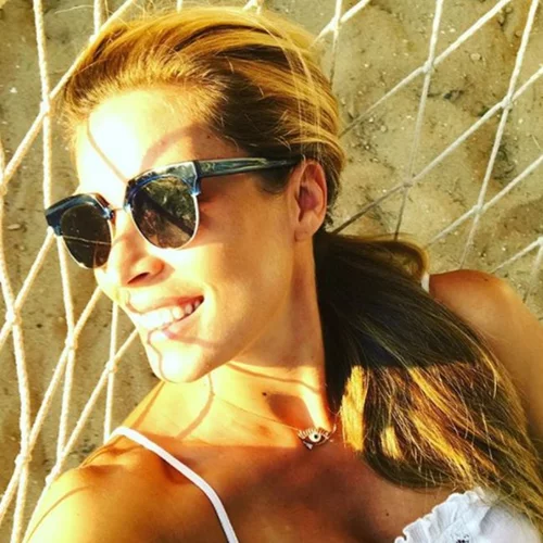 Μαριέττα Χρουσαλά: Με μπικίνι στην παραλία τον 5ο μήνα της εγκυμοσύνης της