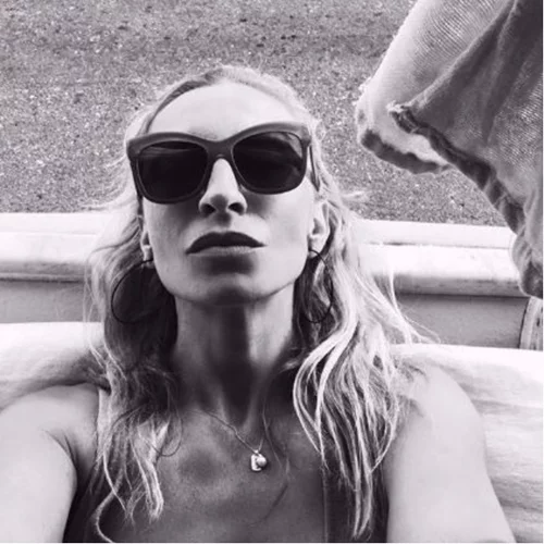 Ρούλα Ρέβη | Επέστρεψε στο Instagram... γυμνή!