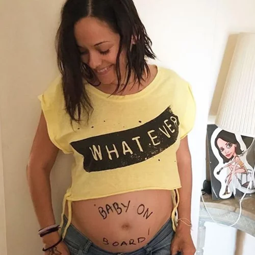 Κατερίνα Τσάβαλου | Αγκαλιές και φιλιά με τον σύζυγό της