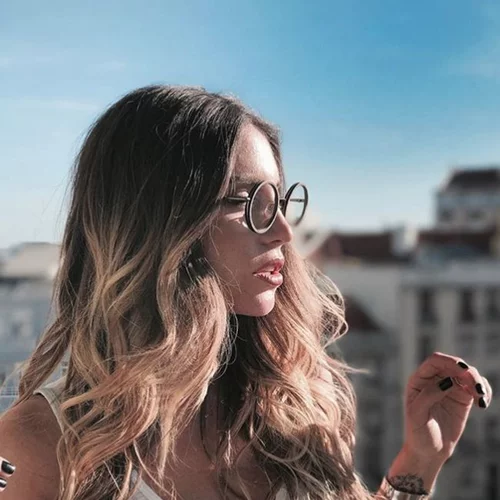 Αθηνά Οικονομάκου | Η βόλτα και η selfie με την κουμπάρα της