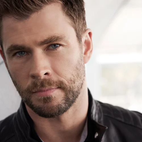 Πώς ο Chris Hemsworth μπορεί να σε κάνει να αγαπήσεις τον σύζυγό σου περισσότερο (Γίνεται; Γίνεται)