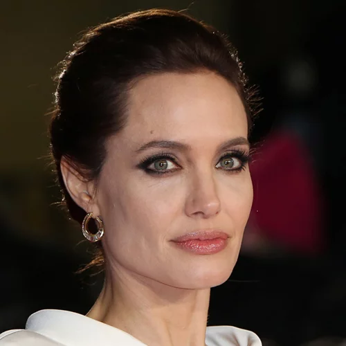Angelina Jolie: "Δε μου αρέσει που είμαι single"