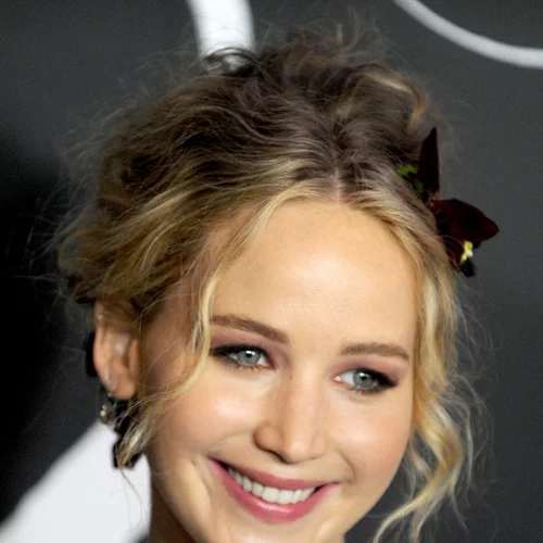 Jennifer Lawrence: Γιατί αυτή πιστεύουμε ότι είναι η καλύτερη beauty εμφάνισή της