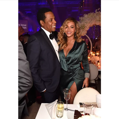 Η πρώτη εμφάνιση της Beyonce και του Jay Z με τα δίδυμα είναι γεγονός!