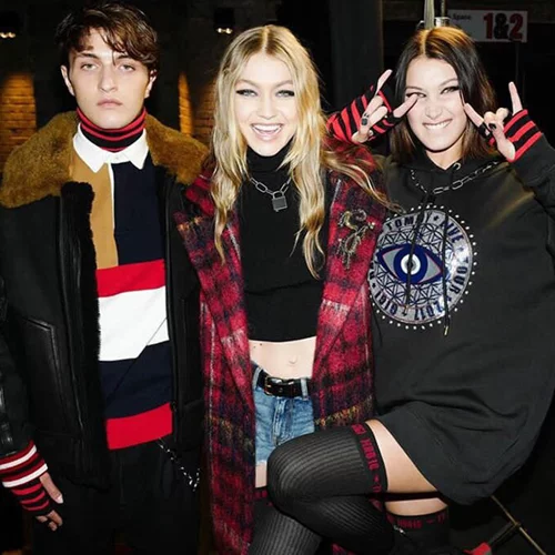 Gigi, Bella και Anwar Hadid: Μαζί για πρώτη φορά στην πασαρέλα