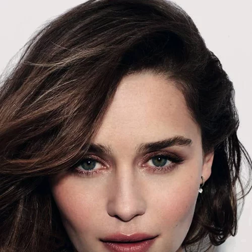 Η Emilia Clarke μόλις έβαψε τα μαλλιά της στο χρώμα της Khaleesi
