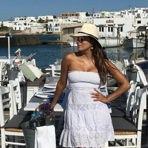 Eva Longoria: Ποζάρει με μαγιό και κάνει βουτιές στη Μύκονο!