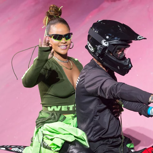 Fenty X Puma | Η Rihanna λάνσαρε την πιο παράξενη τάση στα παπούτσια!