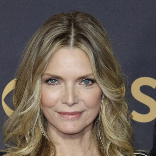 Natural Beauty | Η Michelle Pfeiffer ποζάρει χωρίς ίχνος μακιγιάζ στα 61 της χρόνια