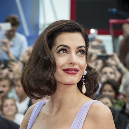 Σου άρεσε η εμφάνιση της Amal Clooney; Εδώ θα βρεις όλα τα μυστικά του μακιγιάζ και του χτενίσματος