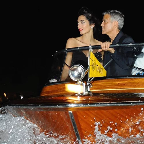 George και Amal Clooney: Σε ρομαντική βαρκάδα στη Βενετία