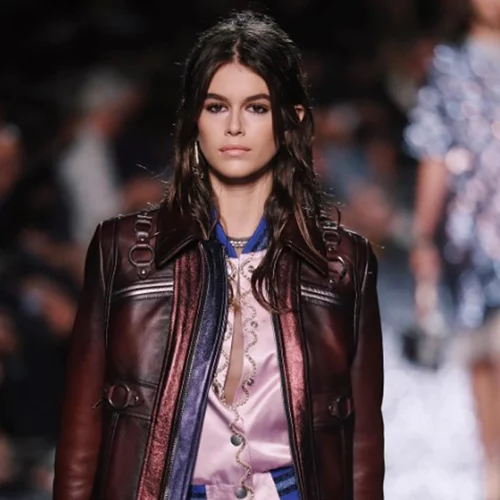 Kaia Gerber: Ταλαιπωρημένη και άβαφτη μετά την εμφάνιση της στην πασαρέλα