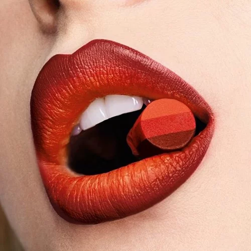 Ένα κραγιόν, 3 διαφορετικές αποχρώσεις στα χείλη; Όχι, δεν σου κάνουμε πλάκα!
