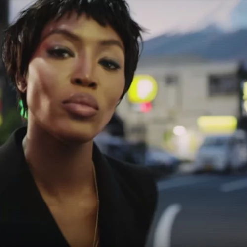 Naomi Campbell: Πρωταγωνιστεί στην ταινία για τη νέα φθινοπωρινή καμπάνια της Η&Μ