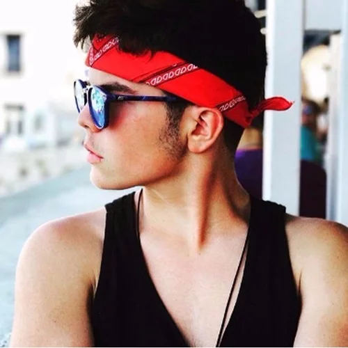 Τα αγόρια των Ελλήνων celebrities έγιναν άντρες και γοητεύουν στο πέρασμά τους