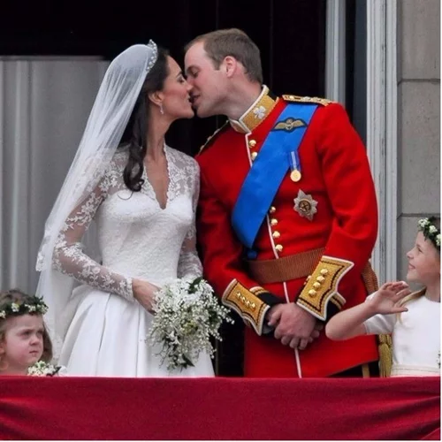 Kate Middleton: Το δεύτερο νυφικό που δεν είχαμε δει μέχρι σήμερα!