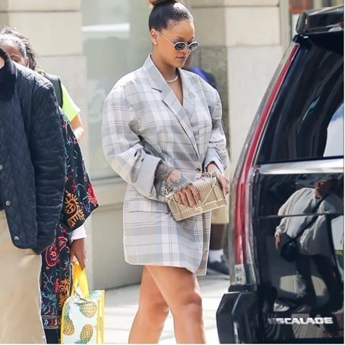 Celebrities... χωρίς παντελόνι: Η νέα τάση είναι πιο τολμηρή απ'ότι περίμενες!