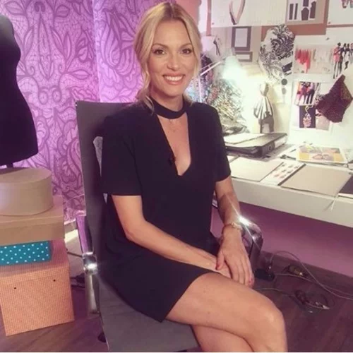 Βίκυ Καγιά: Η πρώτη selfie από την δουλειά και το φιλί στους θαυμαστές της