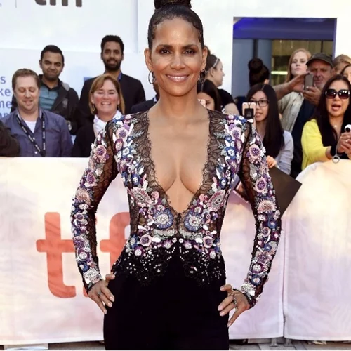 Halle Berry: Με το πιο ανατρεπτικό look στο κόκκινο χαλί
