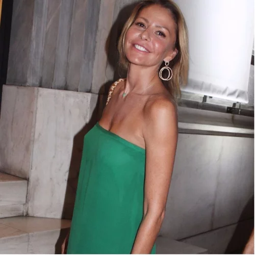 Τζένη Μπαλατσινού: Με πράσινο αέρινο φόρεμα σε κοσμική εκδήλωση