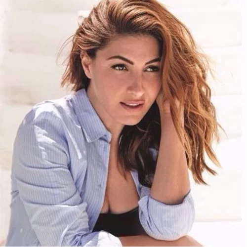 Έλενα Παπαρίζου: Χωρίς μακιγιάζ και χωρίς ρετούς στη Μύκονο