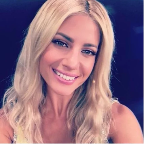 Ευαγγελία Αραβανή: Ποζάρει με sexy μαγιό