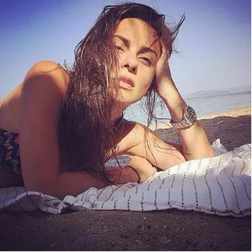 Αγγελική Δαλιάνη: Στην παραλία μαζί με τον Μάνο Παπαγιάννη και την κόρη τους