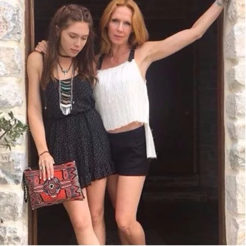 Εβελίνα Παπούλια: Η νοσταλγική φωτογραφία με την κόρη της στο Λονδίνο