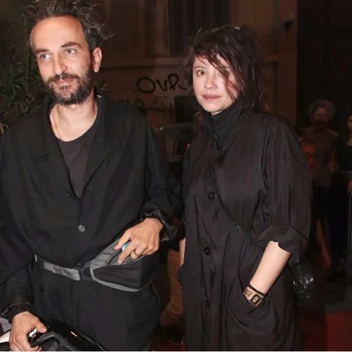 Άρης Σερβετάλης: Σπάνια δημόσια εμφάνιση με την σύζυγό του