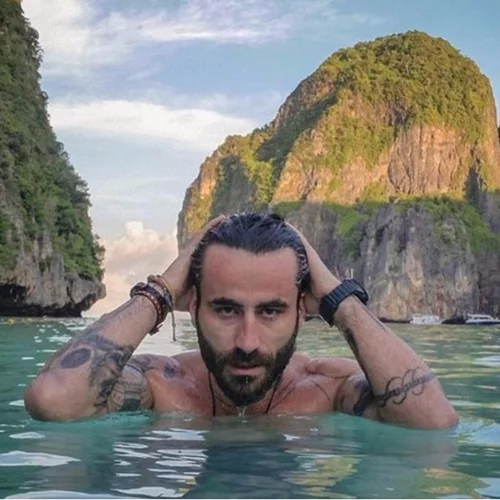 Γιώργος Μαυρίδης: Ποζάρει ολόγυμνος στο Instagram