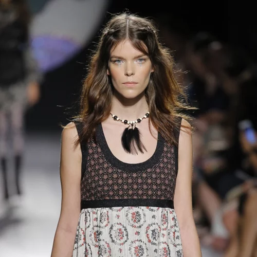 Ο πιο κομψός (και όμως είναι) τρόπος να φορέσεις το glitter στα μάτια