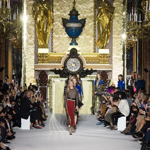 Balmain, Isabel Marant S/S '18: Περίτεχνες υφές, glitter και casual vibes