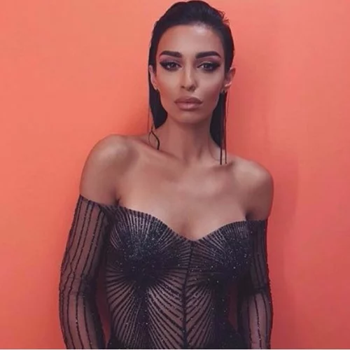 Ελένη Φουρέιρα: Βραδινή έξοδος στα σοκάκια της Μυκόνου