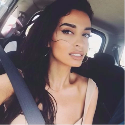 Ελένη Φουρέιρα: Με κόκκινο μπικίνι απολαμβάνει τα καταγάλανα νερά