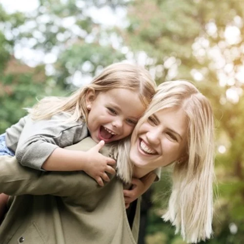 Οι «τότε γιατί έκανες παιδί;» αν τολμήσεις να πεις ότι βαριέσαι ή κουράστηκες