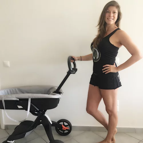 Γυμνάσου ενώ κοιμίζεις το παιδί σου (όπως και η personal trainer!)