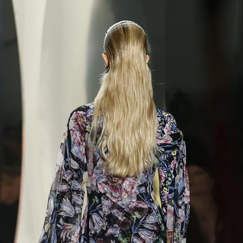 Έτσι θα φτιάχνεις τα μαλλιά σου την άνοιξη που θα μας έρθει