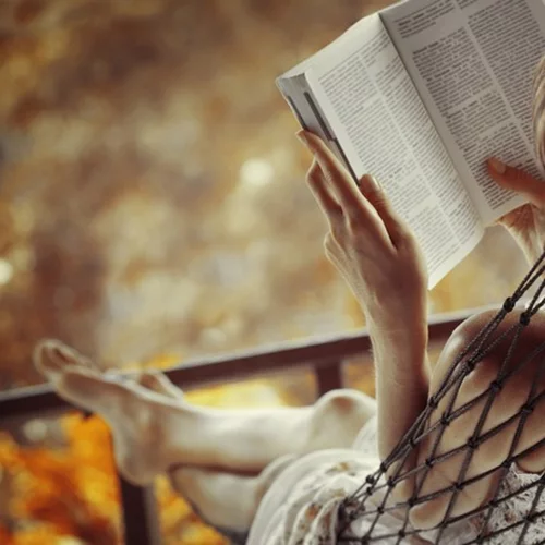 Σου βρήκαμε τα πέντε βιβλία που θα ονειρευτείς και θα ζήσεις μαζί τους