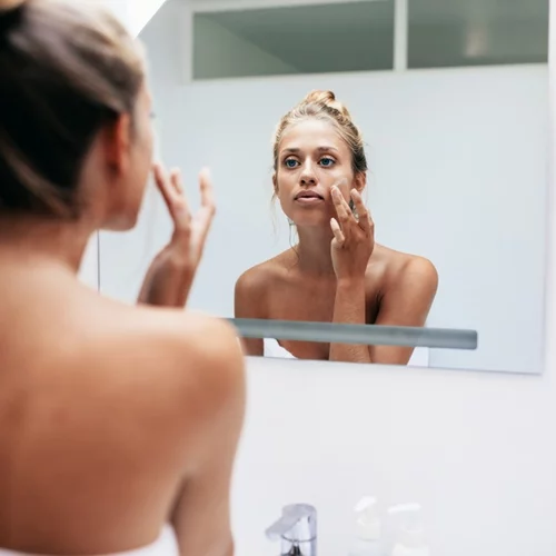 Έχεις αναρωτηθεί ποτέ τι είναι το σμήγμα που ευθύνεται για τα ενοχλητικά σπυράκια σου;