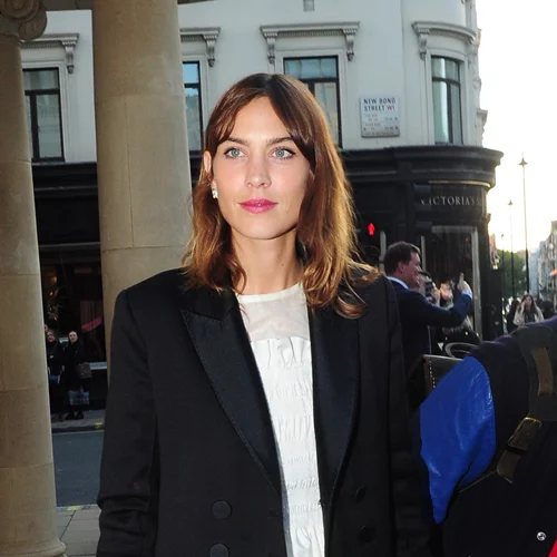 Alexa Chung | Υιοθέτησε το look της με διχτυωτό καλσόν